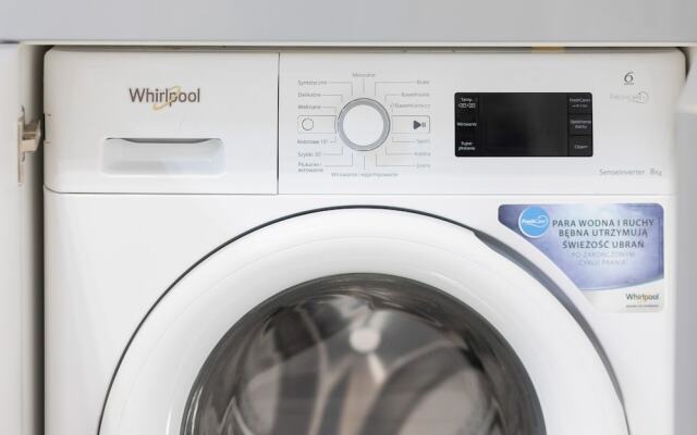 Roomy Apartment Grzybowska219 by Renters