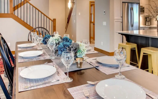385 Moonshine Crescent by Okanagan Premier