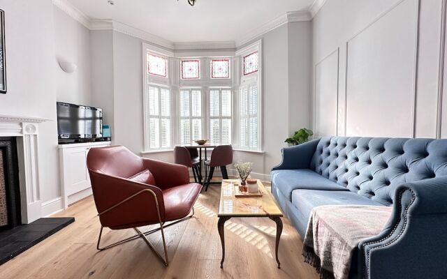 Pontcanna Sapphire-Cardiff City Centre