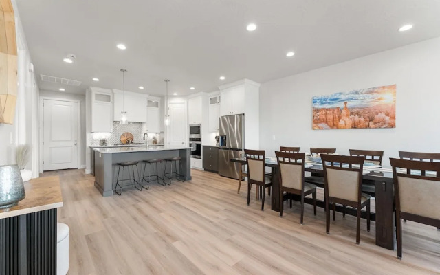 Oasis Retreat 5 Bedroom Townhouse