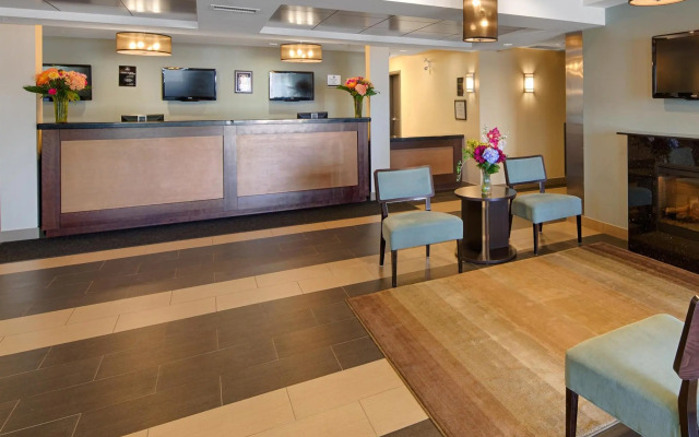 Best Western Thompson Hotel & Suites
