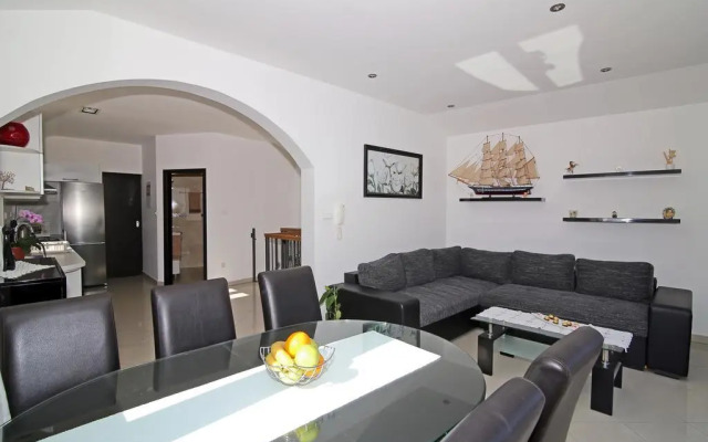 Apartment River Rose