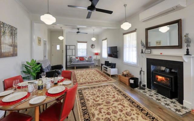 Creekview Cottage - 70 Lock Street — 4-star hotel in Stanthorpe