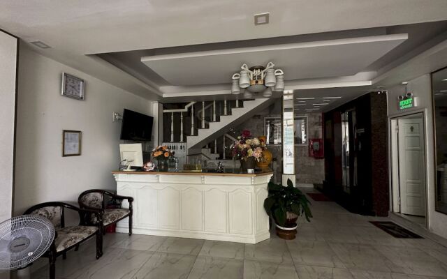 OYO 1196 Le Vu Hotel