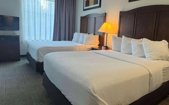 Best Western Plus Hannaford Inn & Suites