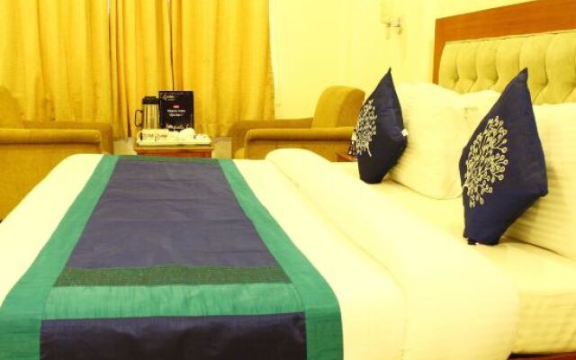 OYO Premium Near Sdm Court the Mall