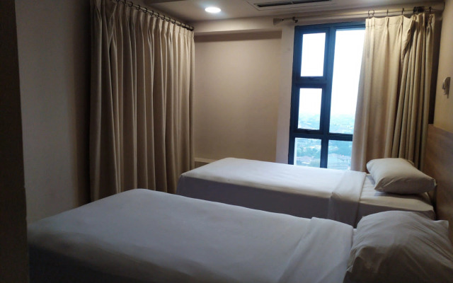 Grand Tropic Suites Hotel