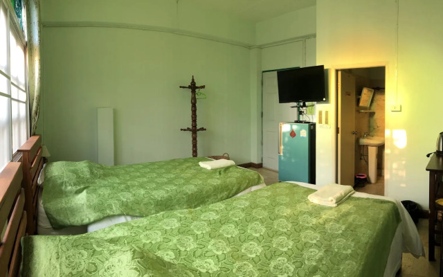 Heun Baan Rong Khun Resort