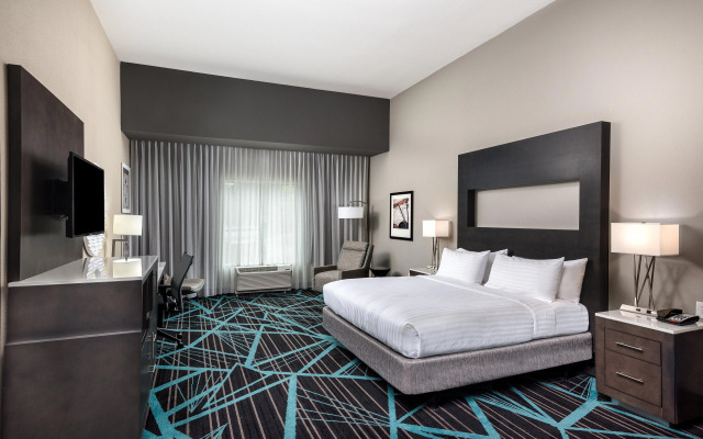 Holiday Inn Express & Suites : Charlotte Airport