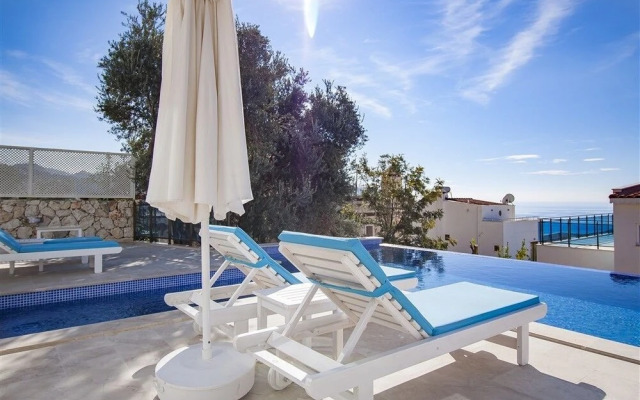 Villa Lotus by Akdenizvillam