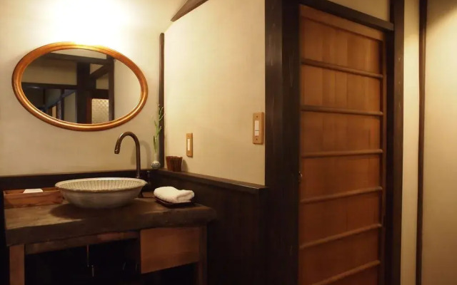 Kyoto Machiya Cottage karigane