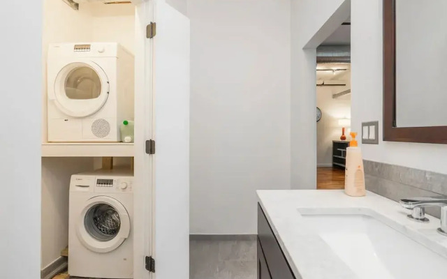 Luxurious Million-dollar Condo w/ Perfect Location