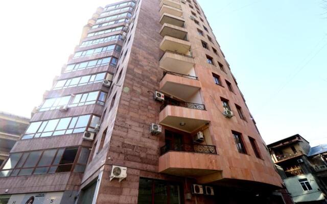 Stay Inn Apartments at Mashtots avenue 33-1