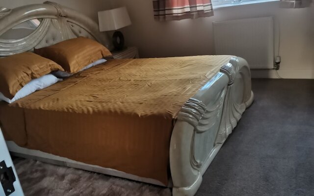 Beautiful 1-bed House in Manchester