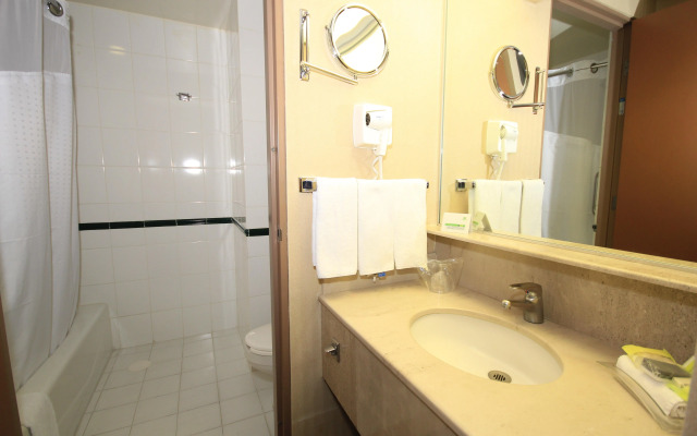 Holiday Inn Convention Center by IHG