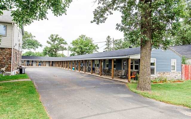 Lakes Inn