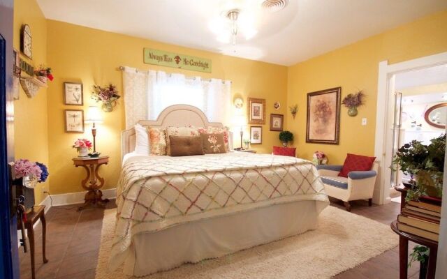 Granbury Gardens Bed and Breakfast