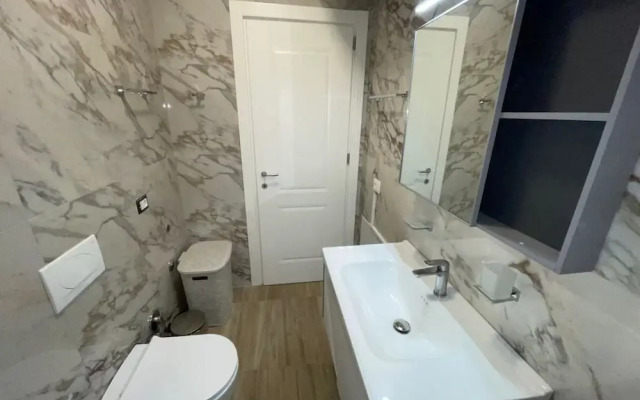 Brand New City Center Apartment