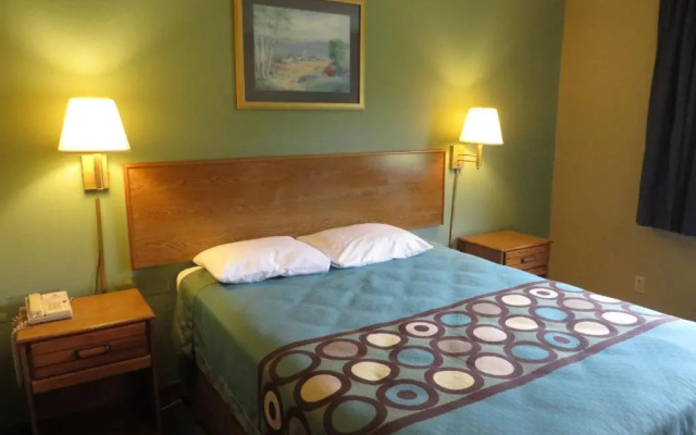 Super 8 by Wyndham Macomb
