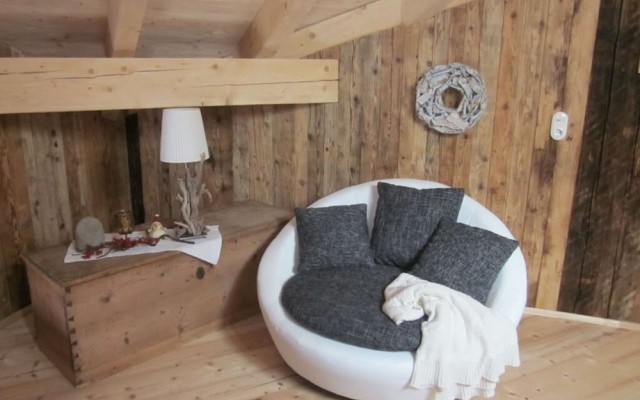 Felsenhutte Modern Retreat