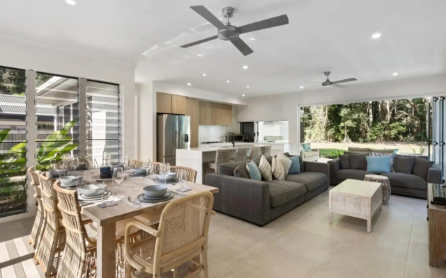 Coastal Vibes - Palm Cove