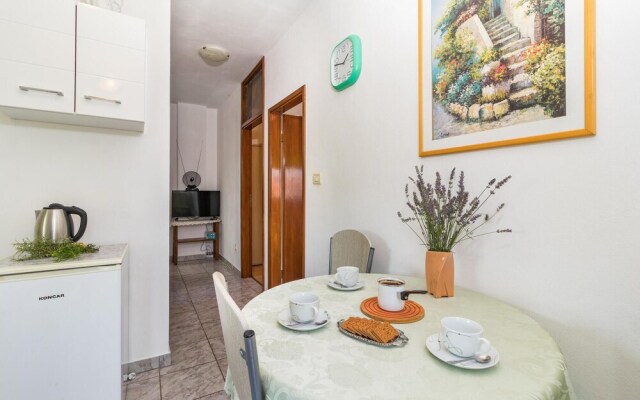 Awesome Apartment in Valbandon With 1 Bedrooms and Wifi
