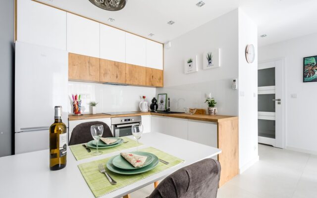 M&R Apartament Airport&Business DeLuxe Cybernetyki