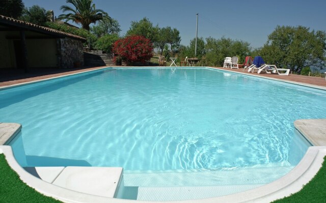 Sea Swimming Pool Garden Horse-riding Barbecue Terrace