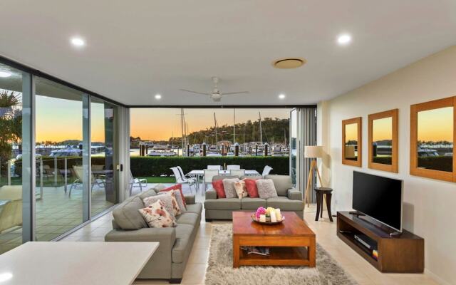 Pavillions 12 With Pool And Golf Buggy