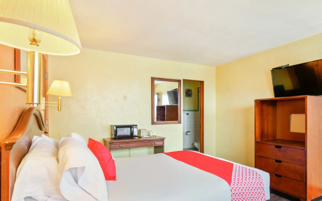 OYO Hotel Downtown Peoria I-74
