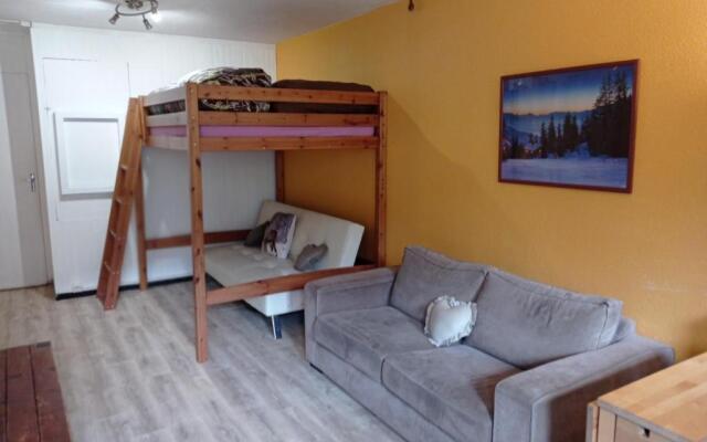 STUDIO en PLEINE MONTAGNE AVEC VUE SUR MARMOTTES