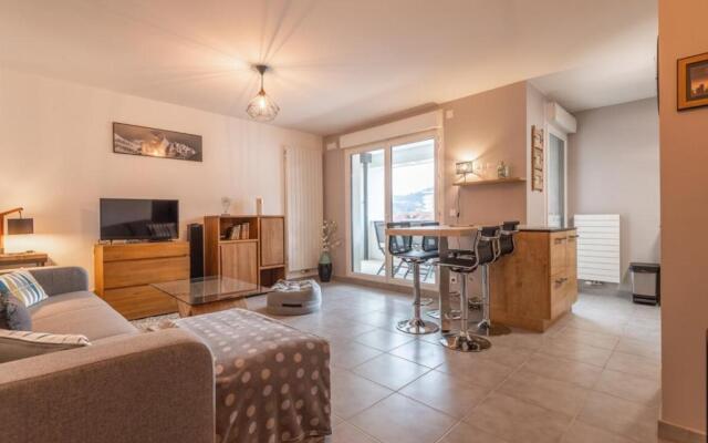 Apartment with balcony near downtown
