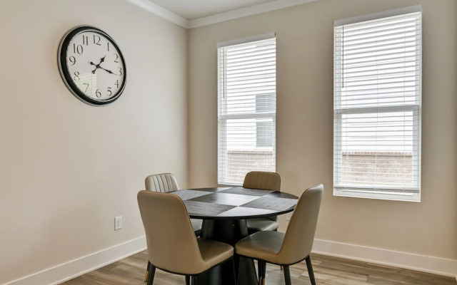 2 Mi to Uptown Charlotte: Family Townhome!