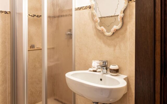 Luxury Venetian Rooms