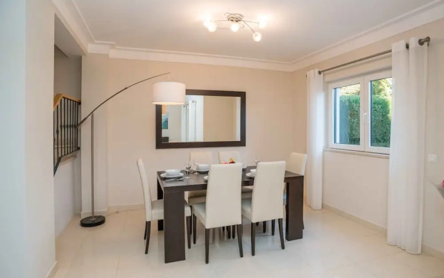 Portimão Elegant House by Homing