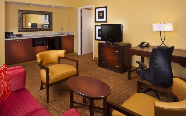 Courtyard Birmingham Colonnade/Grandview