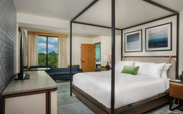 Merriweather Lakehouse, Autograph Collection