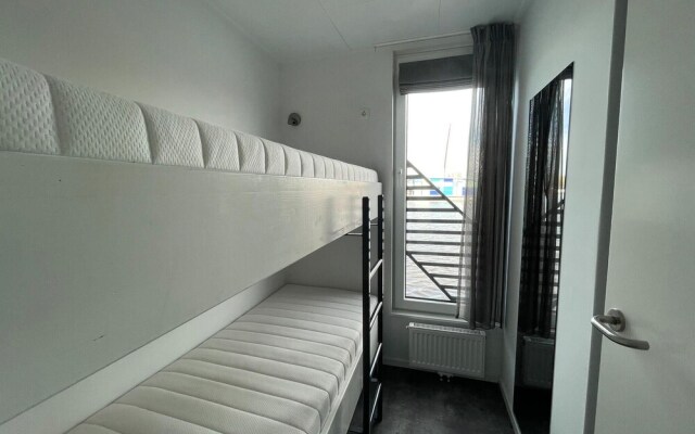 Amazing Ship/boat in Heeg With Wifi and 3 Bedrooms