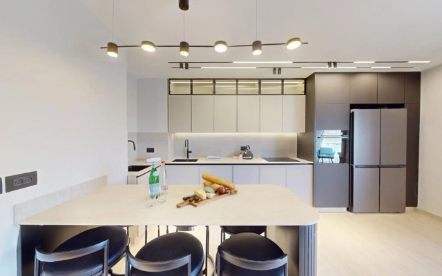 *King David Residences*2 Bd*Pool/Gym/Parking*