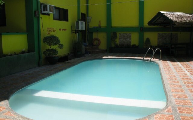 Drifters British Pub and Apartelle