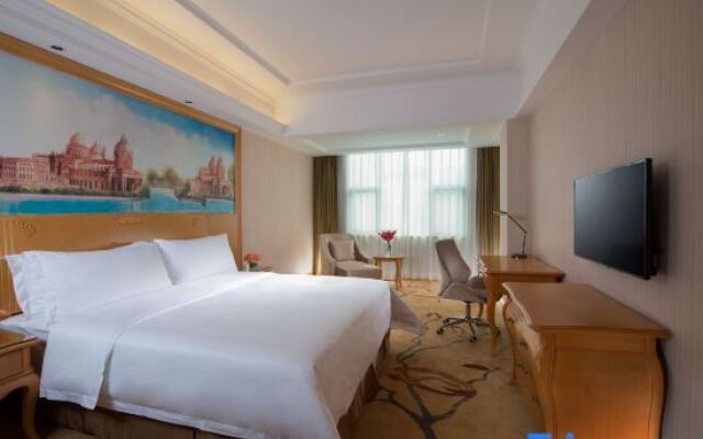 Vienna Hotel Huizhou Danshui Baiyun Road