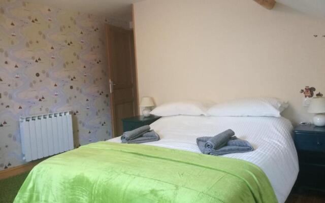 Great house in center of Luz St Sauveur