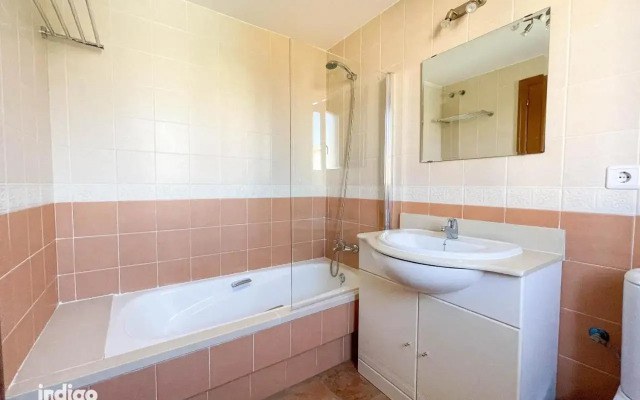 (War002) Town House with Garden And Pool Access