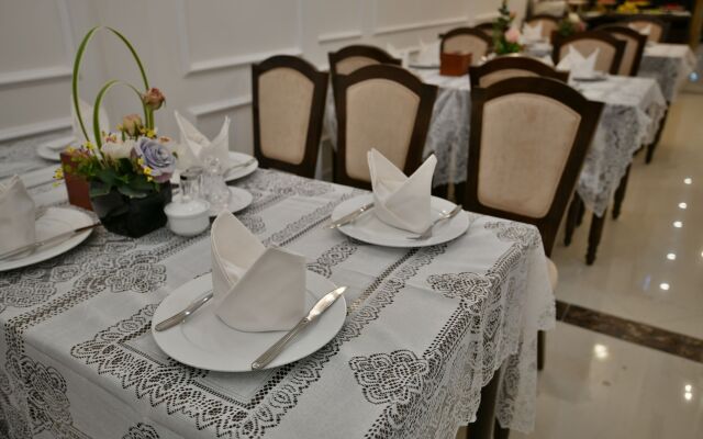 Golden Sail Hotel