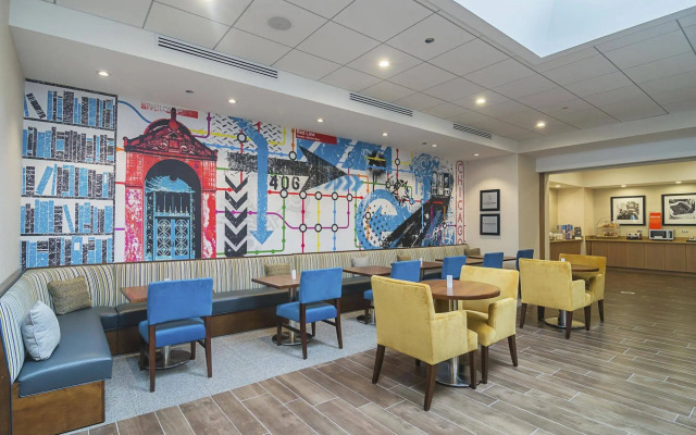Hampton Inn Chicago North-Loyola Station