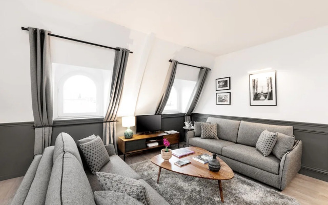 Luxury 2BDR Le Louvre I by Livinparis