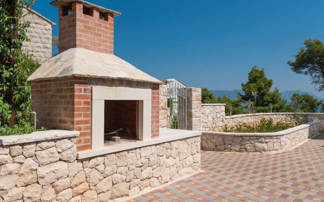 Sandra - With Swimming Pool - H