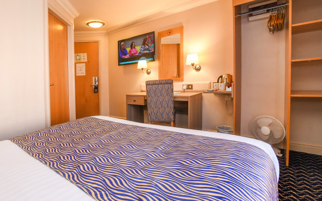 The Queens Hotel & Victoria Cloisters