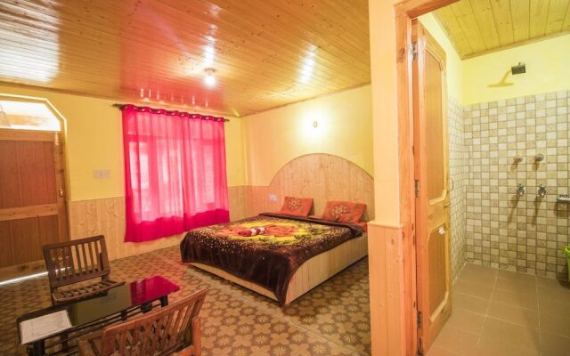 Giriraj Guest House