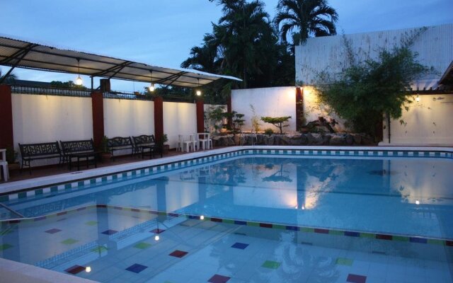 La Piscine Bed & Breakfast